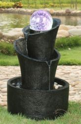 Fontaine à 2 Niveaux en Polyrésine avec Sphère en Cristal – Éclairage LED