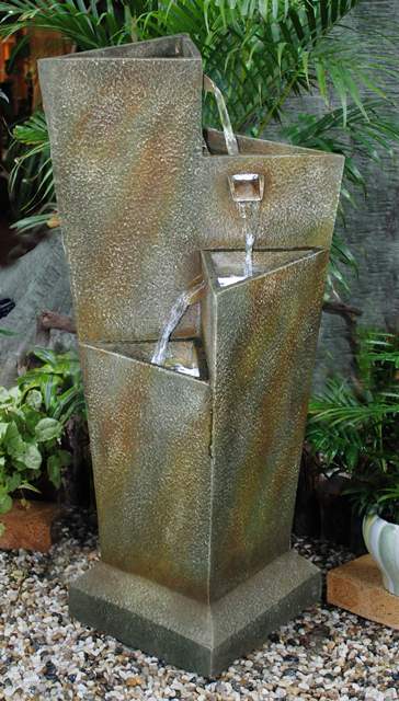 Fontaine Triangulaire 3 Chutes d'eau en Polyrésine avec Éclairage LED