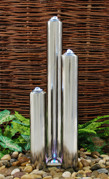 Fontaine d'Extérieure 3 Tubes Polis En Acier Inoxydable (84cm/65 cm) – Avec Lumières LED (Tubes & Base)