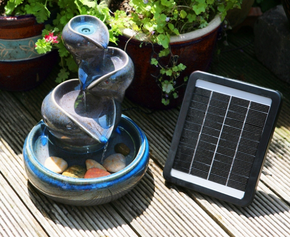 Fontaine Solar Nobleza à Énergie Solaire - 5W - avec 6 Accessoires Fontaine  à Eau 