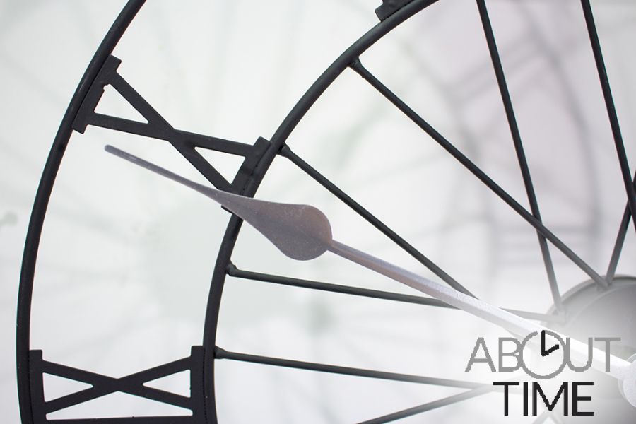 Horloge De Jardin En Métal - Roue de bicyclette avec finition en peinture noir - 50 cm- About Time™