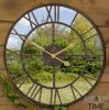 Horloge Miroir de Jardin en Métal avec Chiffres Romains - by About Time™