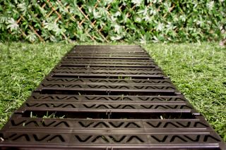 Piste de Jardin Déroulable Noir – PVC – Chevron – 3 Mètres – Largeur Simple