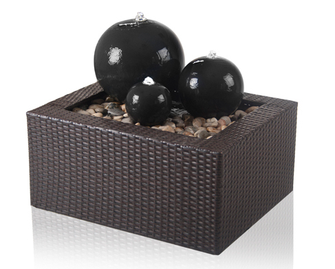 Fontaine Trio de Sphères en Céramique, Contour Poly-Rotin et Eclairage LED