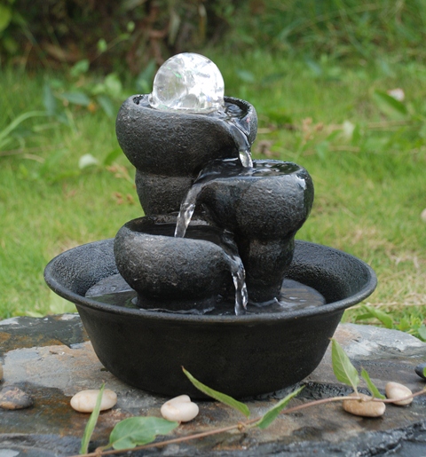 Fontaine en Résine avec 3 bols et Globe en Cristal avec Éclairage LED